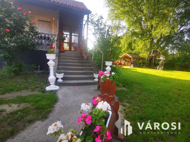 Családi ház Dömsöd Kis-Duna partján