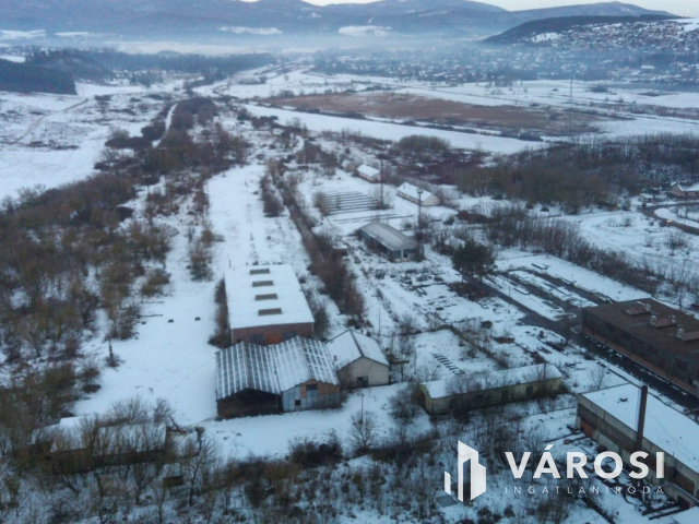 10,7 hektár ipari terület, épületekkel eladó Bátonyterenyén!