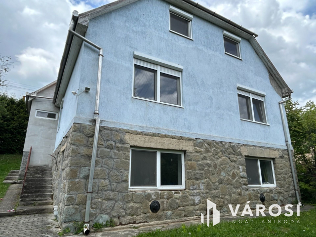 3 szintes családi ház Salgótarján egyik legjobb helyén eladó