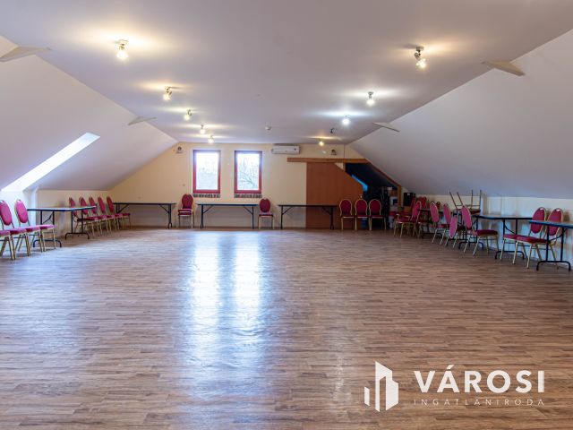 Kiemelkedő befektetési lehetőség Páty központjában!