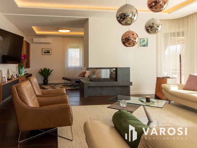 Mediterrán luxusvilla Érd Fenyves-Parkvárosban