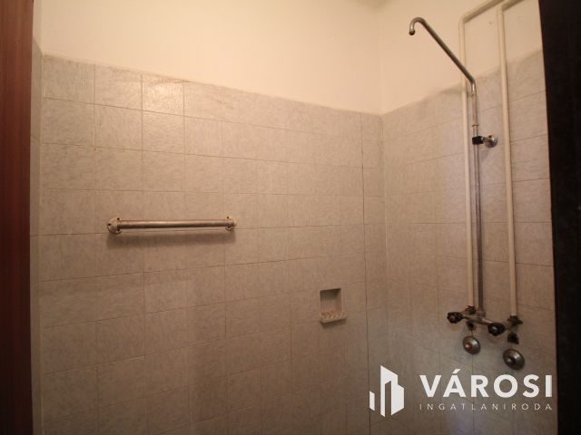 Eladó egy szintes 197 nm-es, összkomfortos családi ház!