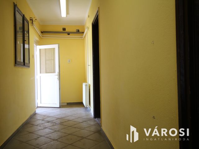 Eladó egy szintes 197 nm-es, összkomfortos családi ház!