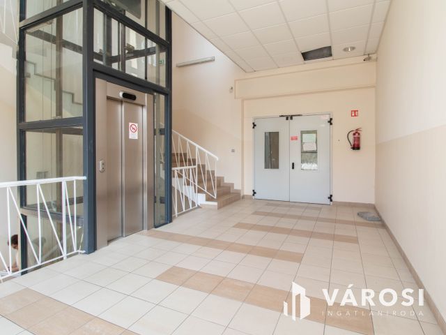 25 m2-es felszerelt, berendezett fogászati rendelő Újbudán