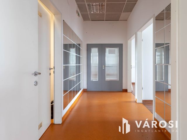 Csepel HÉV állomástól 2 percre 132 m2-es irodablokk kiadó