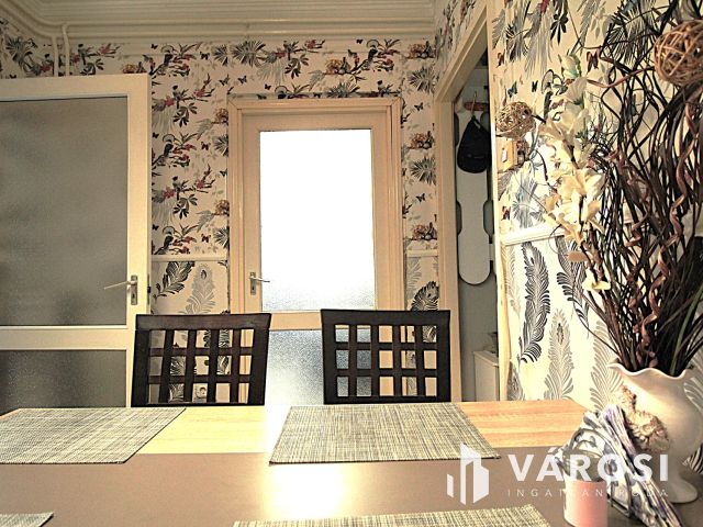 Eladó három szobás lakás!