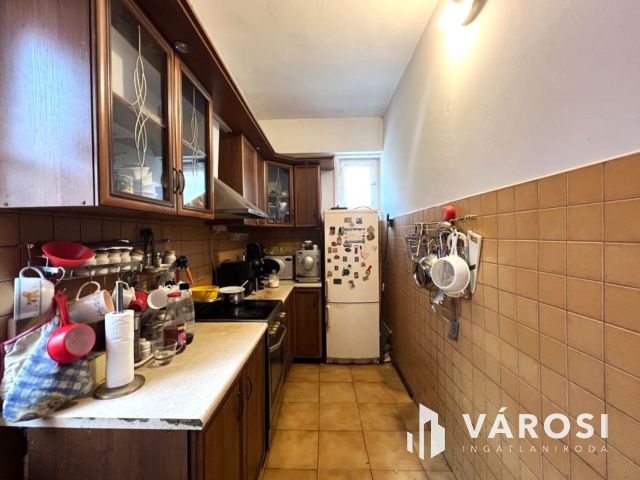 Kétgenereciós családi ház, sok lehetőség, csendes utca