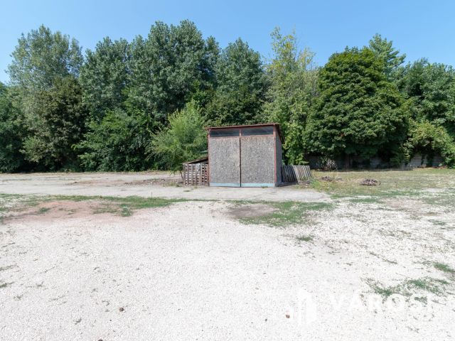 Ipari-logisztikai célokra alkalmas, 3498 m2-es telek, 15.ker