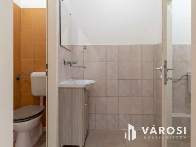 132 m2-es üzlet/bemutatóterem Csepel HÉV-állomástól 2 percre