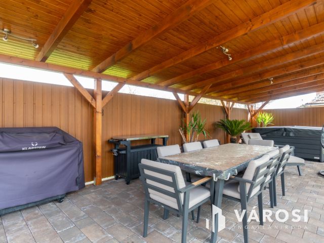 Exkluzív családi ház Tiszaföldvár szívében