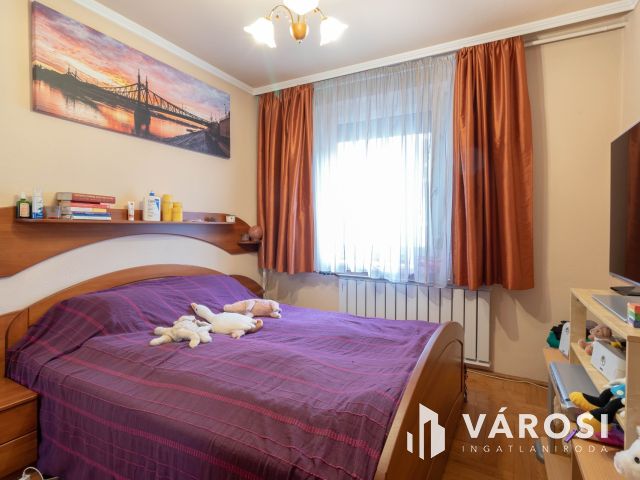 67 m2-es, 3 szobás, étkezős, erkélyes, jó állapotú lakás