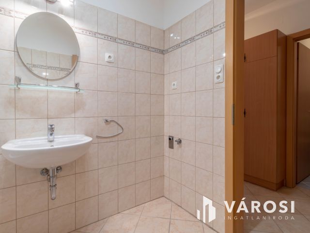 Teraszos, kiskertes 37 m2-es álomlakás eladó Pesterzsébeten