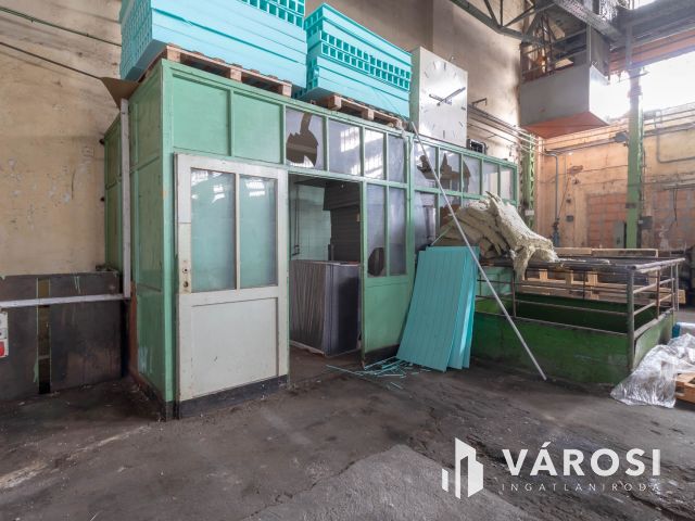 3018 m2-es raktár eladó a XXI. ker-ben, Csepel ipari részén