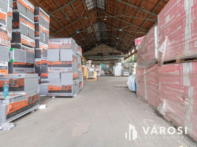 3018 m2-es raktár eladó a XXI. ker-ben, Csepel ipari részén