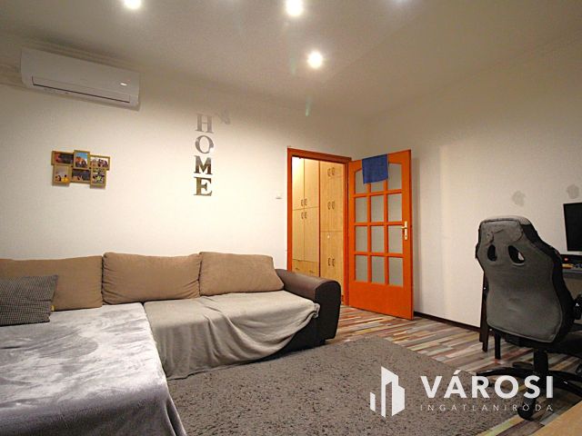 Igényesen felújított lakás a városközpont felett