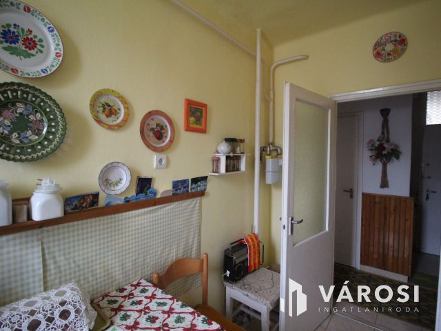 Otthonos, kétszobás lakás eladó!