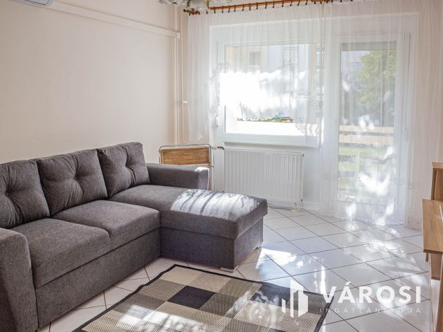 Napfényes 2 szobás  felújított a Tiszánál