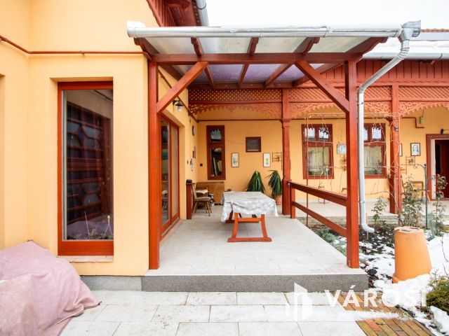 Nagyvonalú terek, polgári hangulat Békéscsaba belvárosában