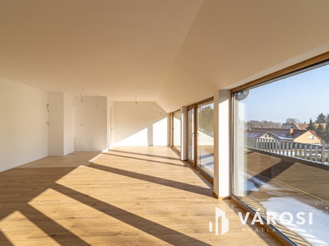 Modern 4 szobás, nagy erkélyes lakás Badacsonytomajon eladó