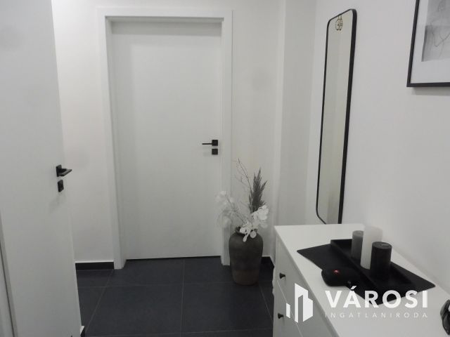 Újszegedi panel,top helyen,top minőségben eladó.