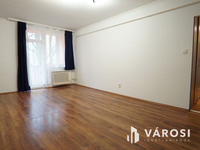 Kodály utcában első emeleti, erkélyes lakás