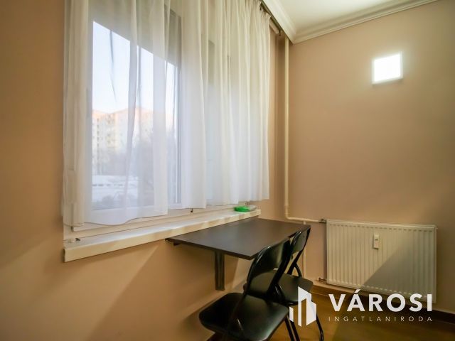 Gyönyörűen felújított 2 szobás lakás a belváros határán