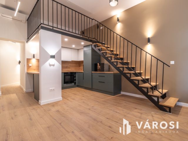 Galériás okosotthon eladó a Visegrádi utca elején!