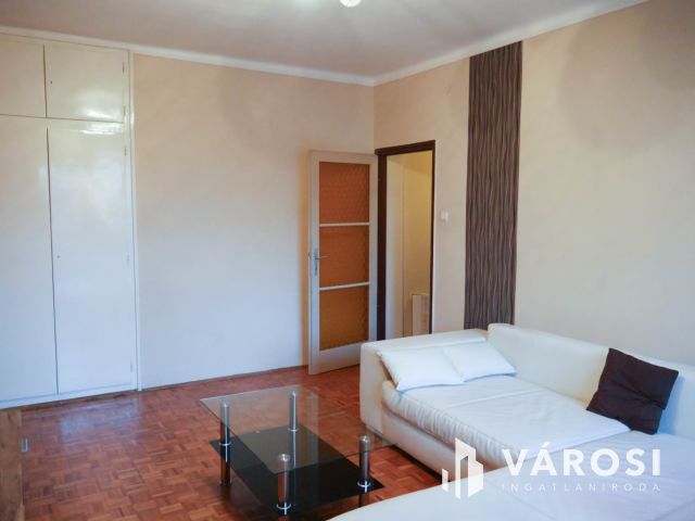 Csendes, jól élhető lakás, erkély, nyugodt környezet