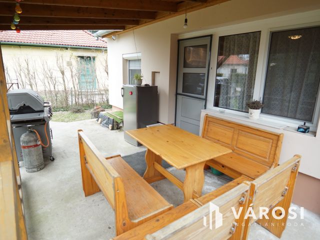 Fonyódligeten, felújított kis Nyaraló