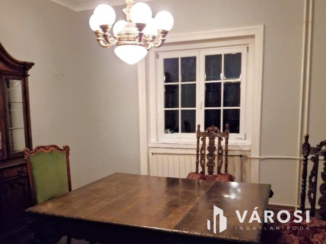 Dunai panorámás villa ősfás parkban Szentendrén