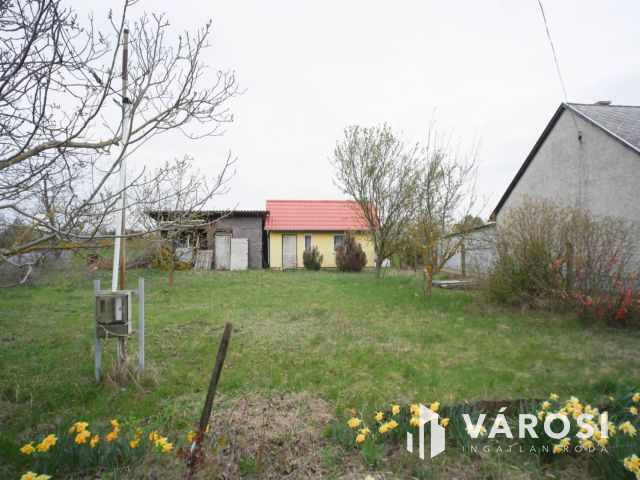 Sashegy pusztai hobbi kert házzal, csendes környezetben