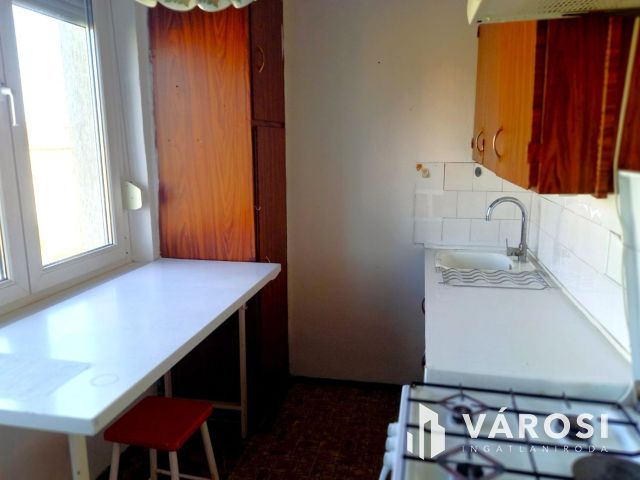 Erkélyes, világos lakás felújítási lehetőséggel Angyalföldön