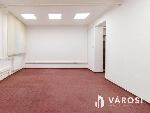 32 m2-es, földszinti iroda kiadó Fáy utcai irodaépületben