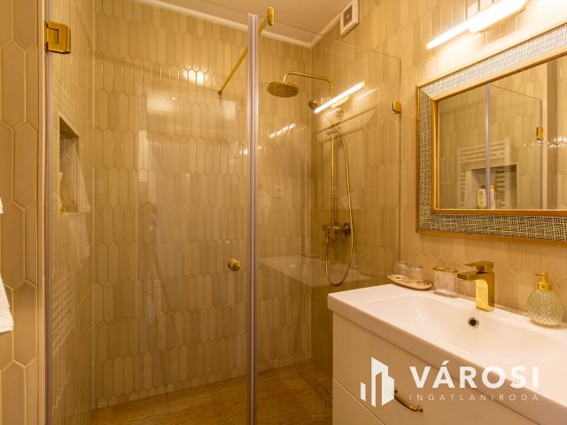 Ugorj le egy színdarabra