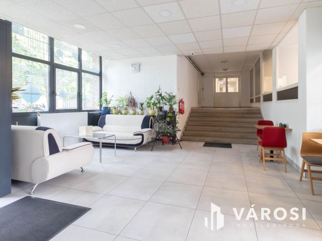 2. emeleti, 16 m2-es iroda kiadó Fáy utcai irodaépületben