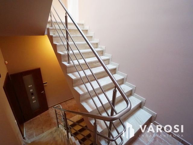 Kőbánya-Óhegy impozáns prémium otthona nagy kerttel eladó