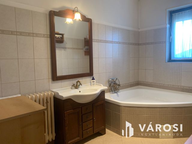 Nyíregyházán,kertvárosi részen  eladó  egy földszintes   ház