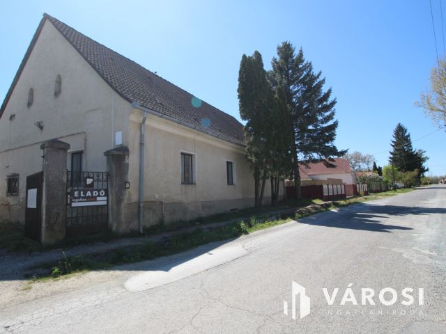 5 szobás, tágas ház Jákon