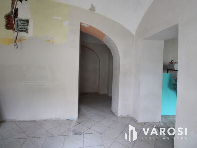Veszprém közeli ingatlanra cserélhető!