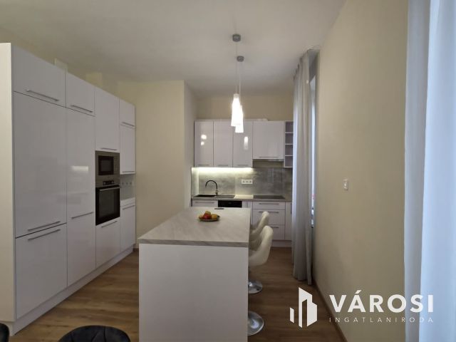 Gyönyörű lakás a BELVÁROSBAN!