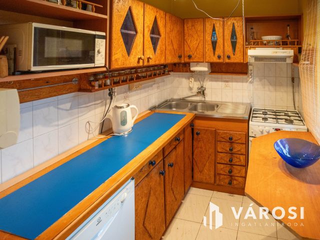 Kétgenerációs otthon a Várfürdő közelében