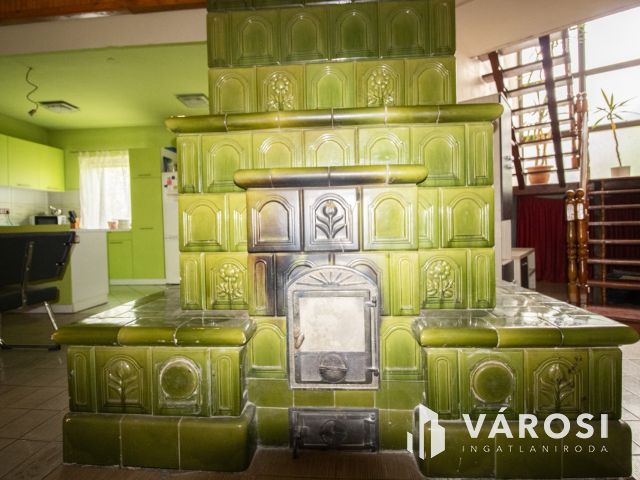 Galériás, kétszintes otthon Mezőhegyes központjában