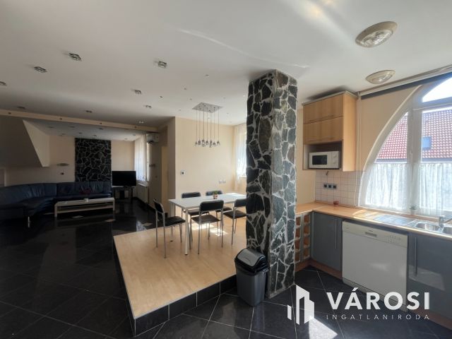 Debrecen Belváros Simonffy Utcai 3 Szoba Nappalis Lakás!!!