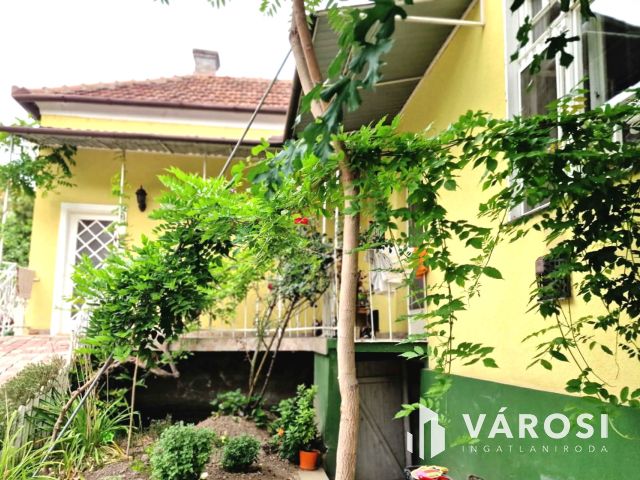 Nagypolgári otthon vagy 4-6 apartmanból álló társasház?