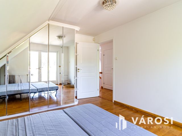 Csend, tér, kert és elegancia – kiadó ház Bp 2.kerületében