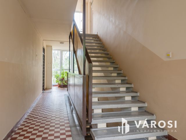 Nappali + 2 szobás, erkélyes lakás befektetőknek