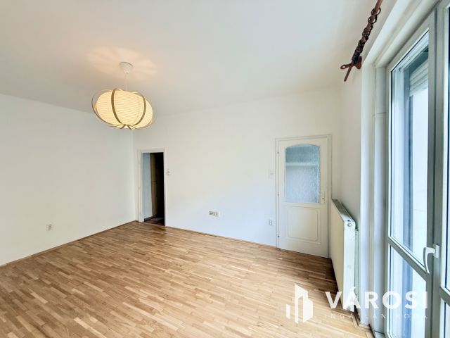 Erkélyes, 1. emeleti garzonlakás (30m²) M3 metróvonalon