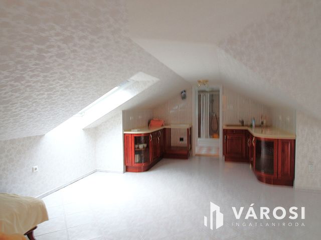 Exkluzív többgenerációs ház medencével a Magdolnavölgyben